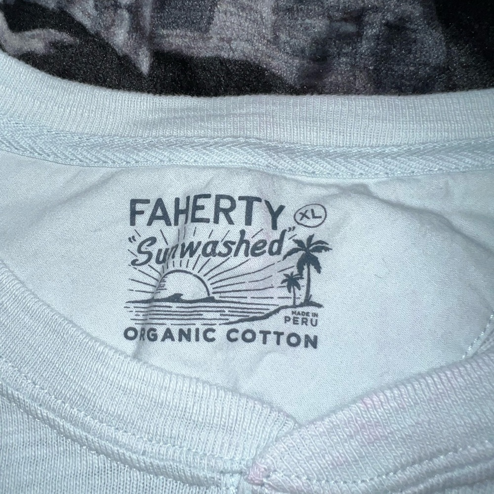 FAHERTY MEN'S SUNWASHED SLUB SKY BLUE HENLEY - Picture 2 of 8